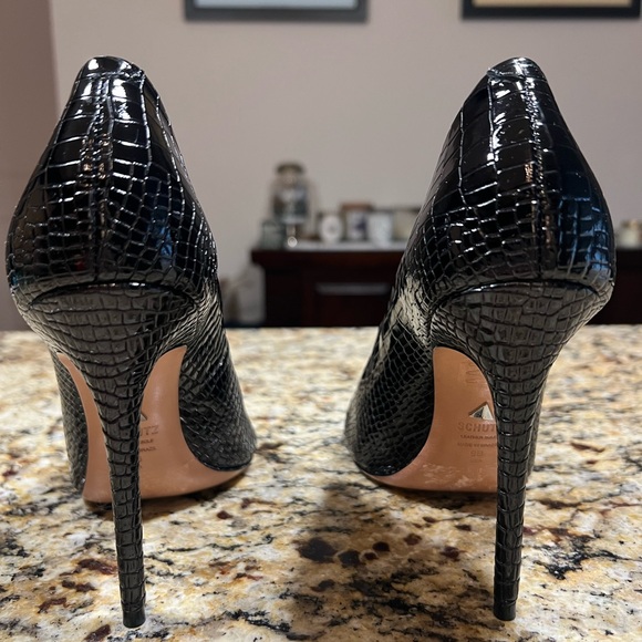 SCHUTZ Black Croc-Patterned Heels • CROCO VERNIZ SHINE BLACK - Picture 6 of 10